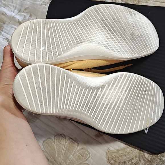 Allbirds wool runners yellow sneakers size 11 - Picture 3 of 5